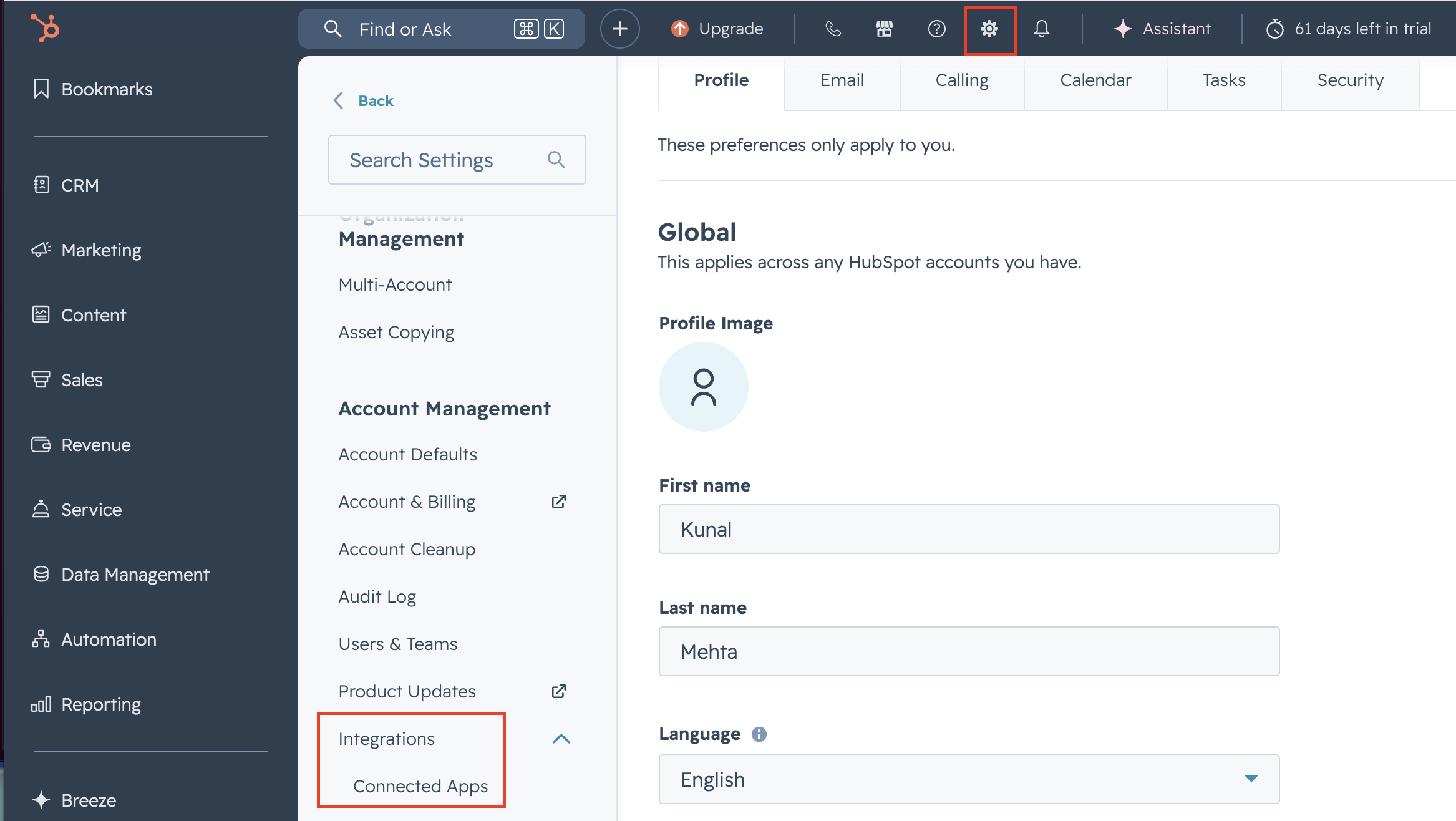 HubSpot settings with Integrations expanded and Connected Apps highlighted in the sidebar
